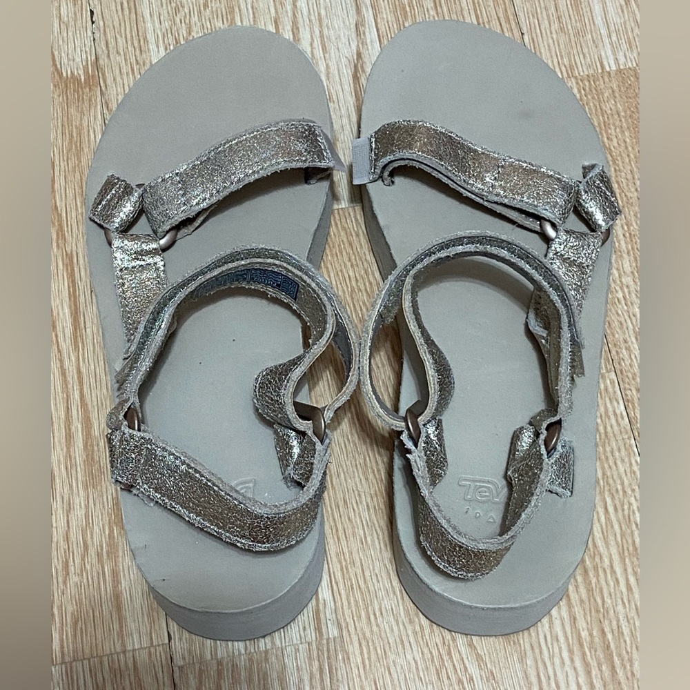 Beige Teva Sandals (Size 9)